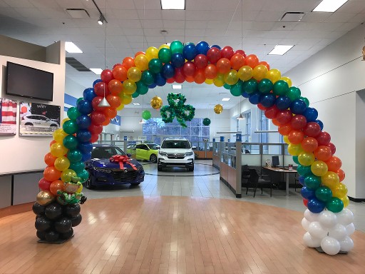 pot of gold balloon arch