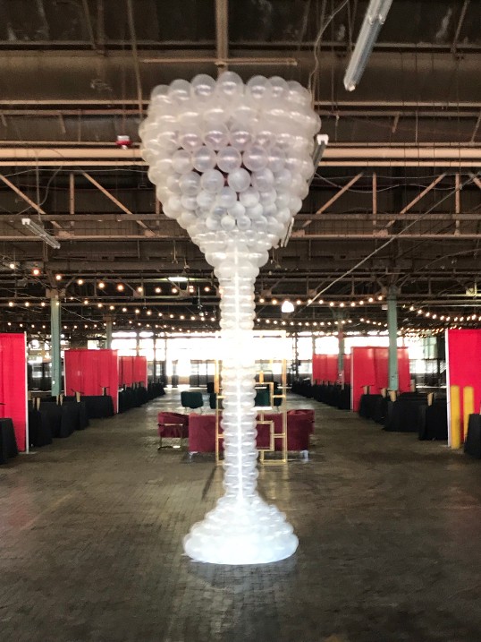 wine glass balloon sculpture